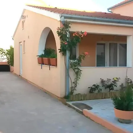 Apartmani Nedoklan * Srima