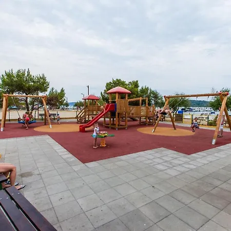 Apartmani Nedoklan Srima