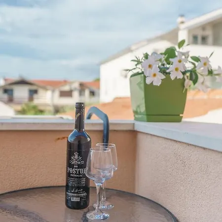 Apartmani Nedoklan * Srima